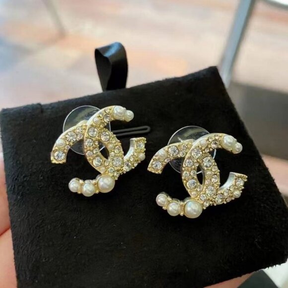 CHANEL Faux Pearl & Strass Gold CC Stud Earrings - Picture 1 of 7